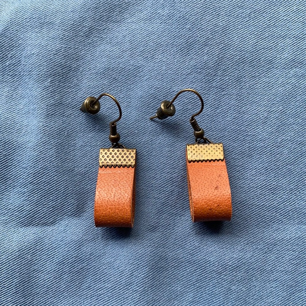 Leather dangle earrings